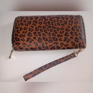 WOMEN'S LEOPARD WRISTLET ,ZIPAROUND WALLET